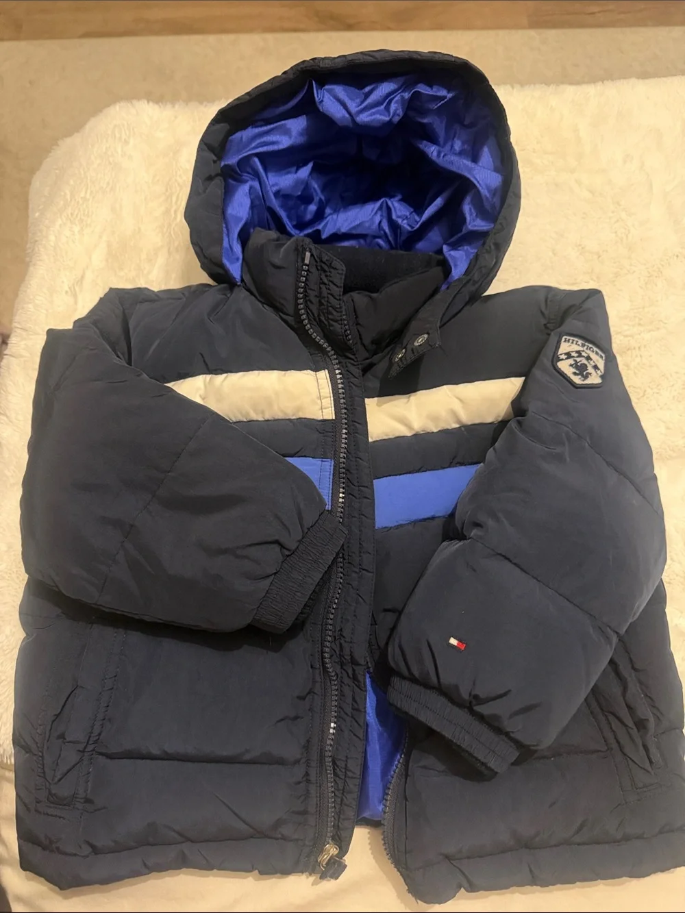 Tommy Hilfiger Navy Puffer Jacket with Blue Lining and Cream Stripe